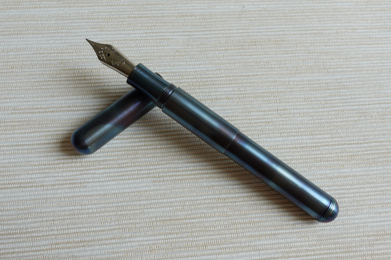 支supra超越系列还挺不习惯,一般见到的kaweco钢笔都是做便携款的短钢